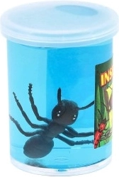 Реалистични фигурки на насекоми