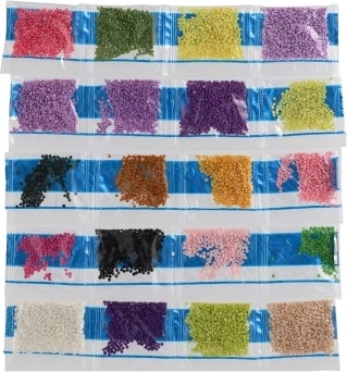 Широка палитра цветни камъчета