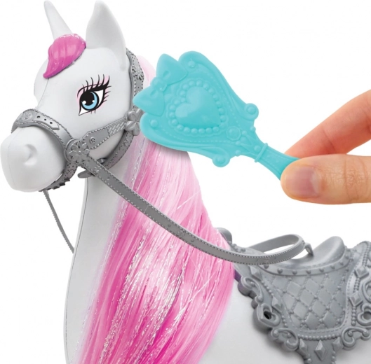 Забавление с ресането на гривата