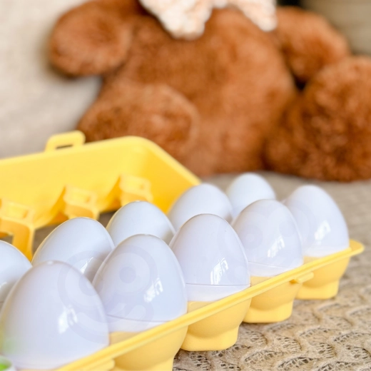 12 яйца в практична кутия