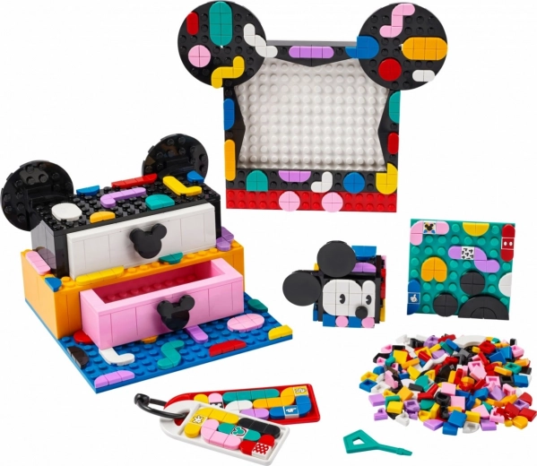 Чекмеджета с емблематичните ушички на MICKEY