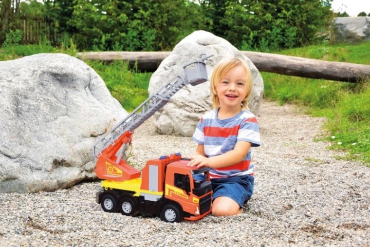 Устойчива конструкция, готова за игра навън