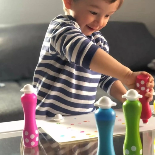 Ергономични шишенца за малки ръце