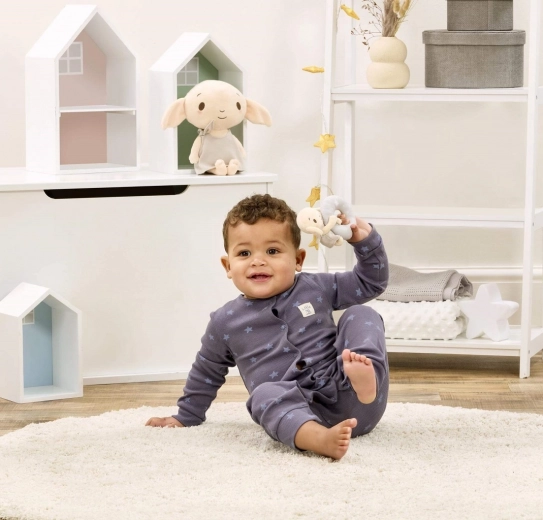 Подпомага развитието на сетивата