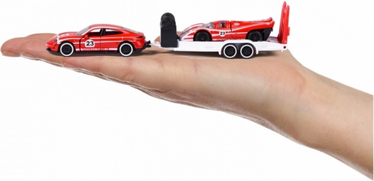 Detailed racing look in pocket size