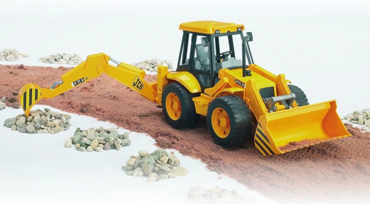 Челен товарач и заден багер като в реалността