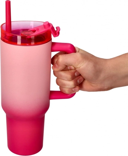 Comfortable drinking with lid and straw