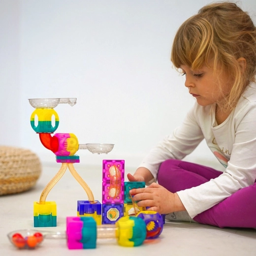 Develops logic and spatial thinking