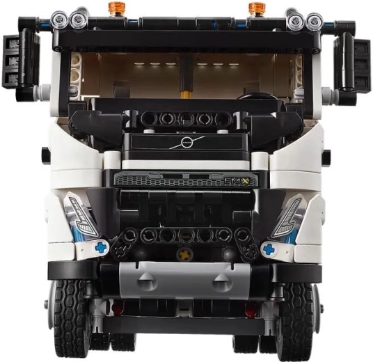 Автентичен VOLVO FMX с функционална кабина и двигател
