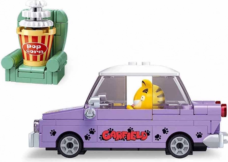 Стилна кола с ремарке в цветовете на Гарфийлд