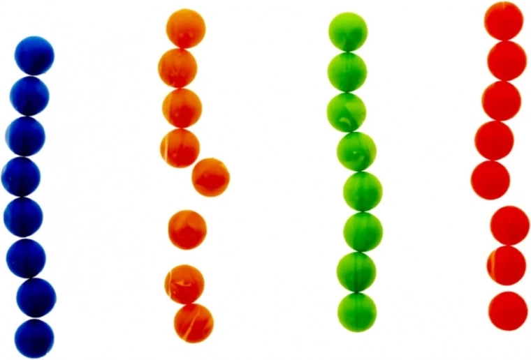 Тренировка на фината моторика с цветни топчета