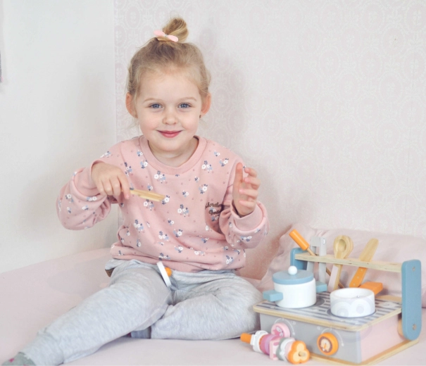 Богат комплект аксесоари за реалистична игра