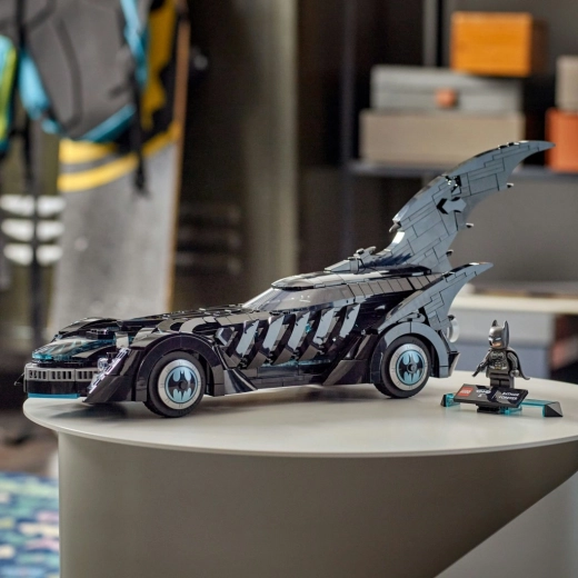 Експонат с минифигурка на BATMAN