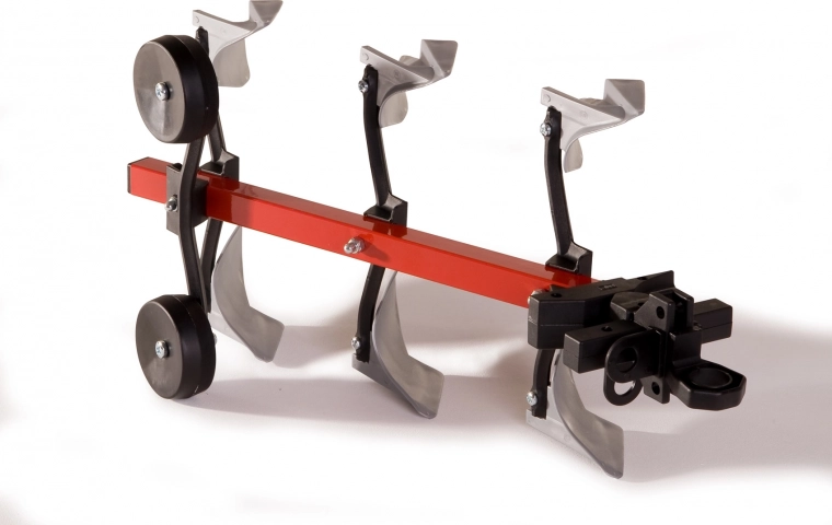 Reversible metal frame for realistic work