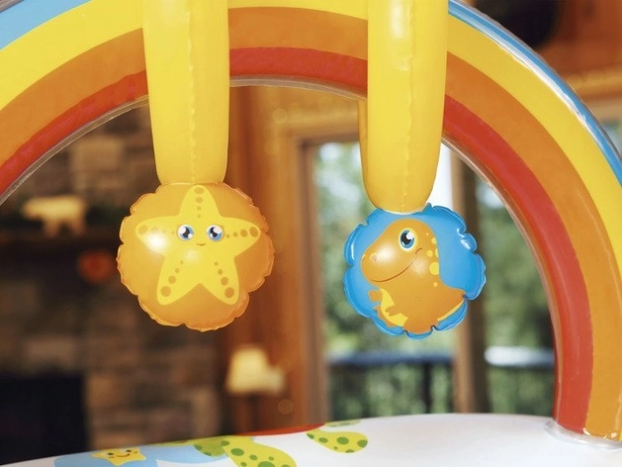 Арка със забавни свирещи играчки