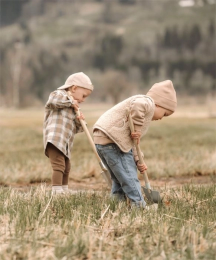 Забавление у дома и в движение