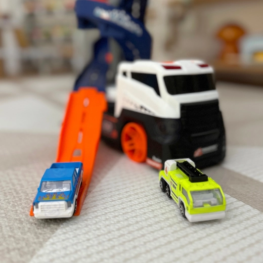 Transporter for carrying toy cars