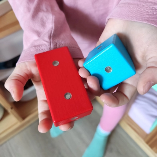 Магнити, които държат от всяка страна