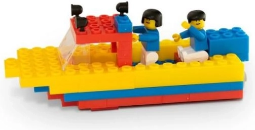 Пъстра лодка за водни приключения