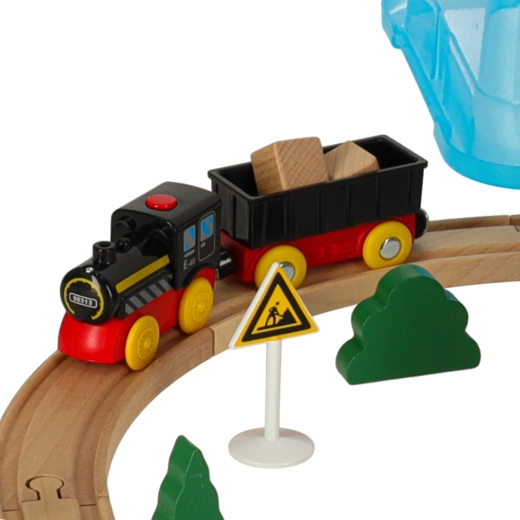 Self-propelled wooden locomotive