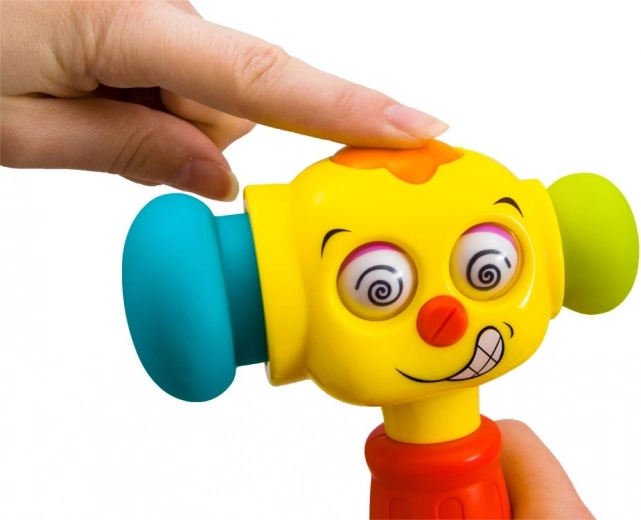 Забавното лице сменя изражението си