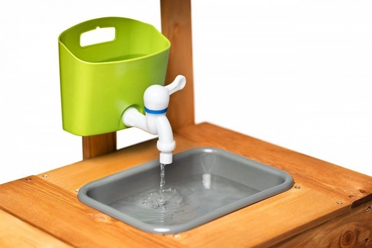 Истинска мивка с кран за водни игри