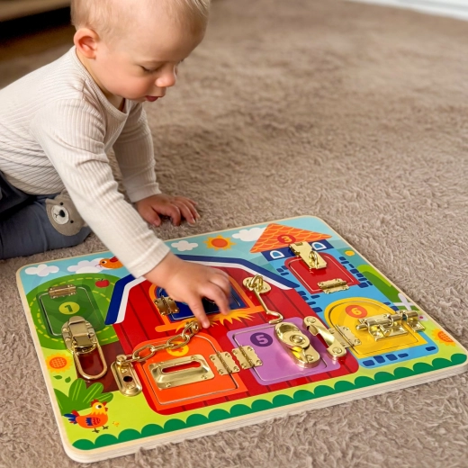 Здраво дървено изпълнение и безопасни бои