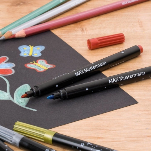 Vibrant metallic colors on dark paper