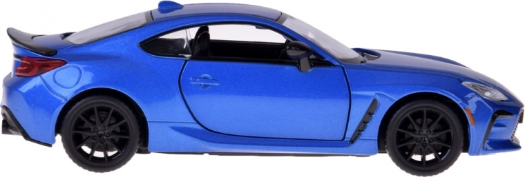 Метална каросерия и гумени колела