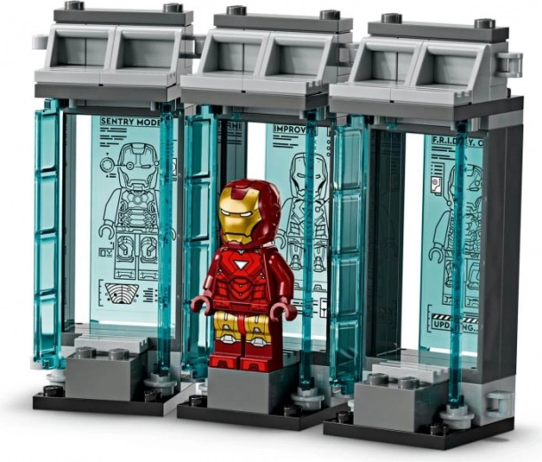 Иконични брони на IRON MAN в изложбени капсули