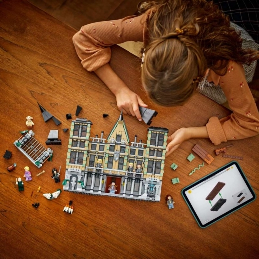 Интуитивно строене с приложението LEGO Builder