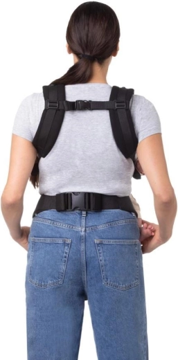 Комфорт за родителя: широк лумбален колан и подплатени презрамки