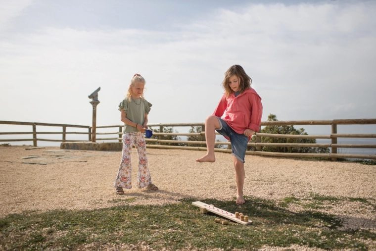 Забавление навън и в двора