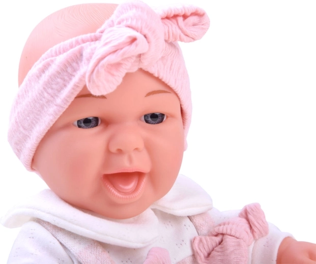 Реалистично бебе с усмивка