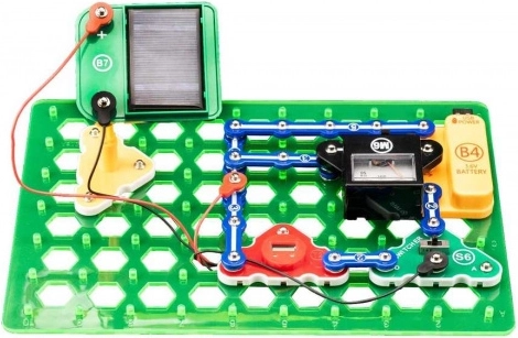 Слънчев панел, мотор и вентилатор в действие