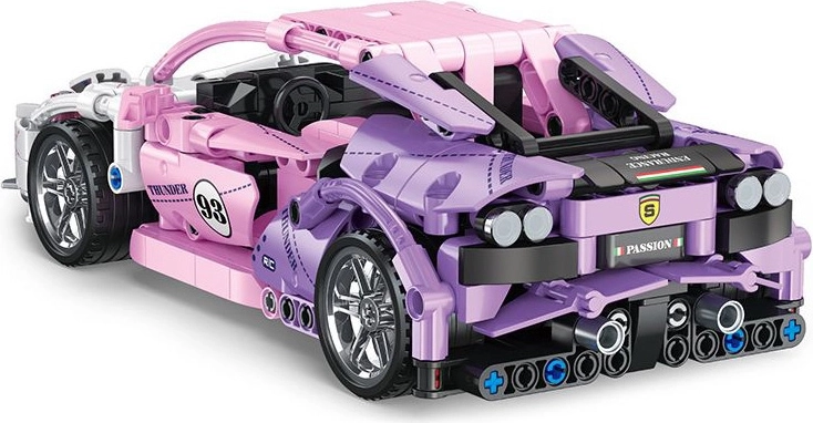 Реалистични детайли и състезателен дизайн