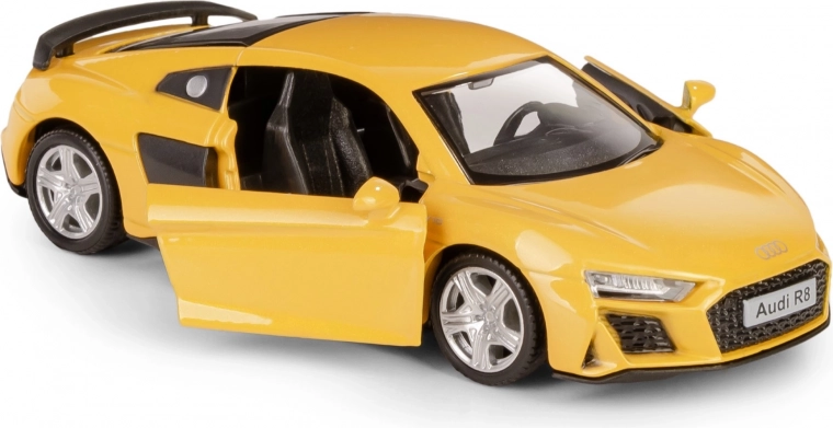 Отварящи се врати и детайлен интериор