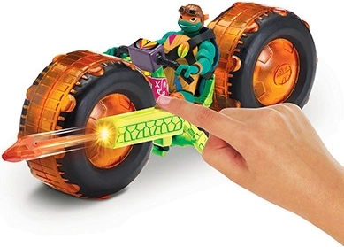 Игрален опит с екшън фигурка