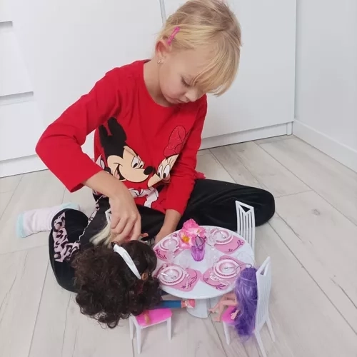 Насърчава творчеството и социалните умения