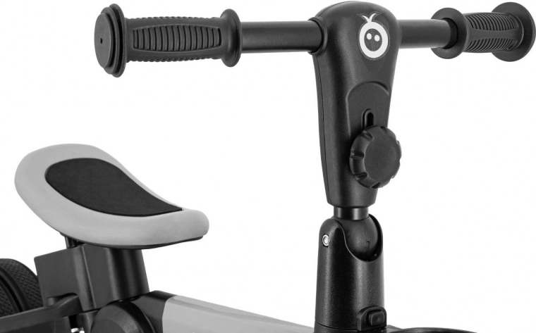 Grows with your child thanks to the adjustable seat