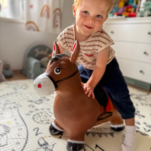 Развива равновесието и моториката