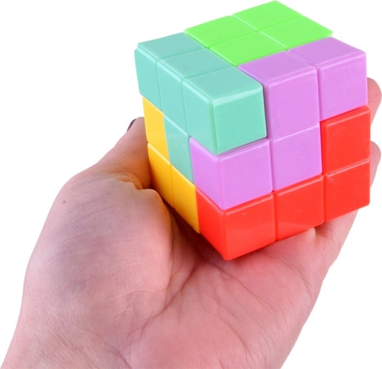 Подкрепя логическото мислене