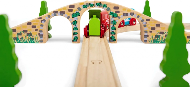 Съвместим с повечето дървени влакчета