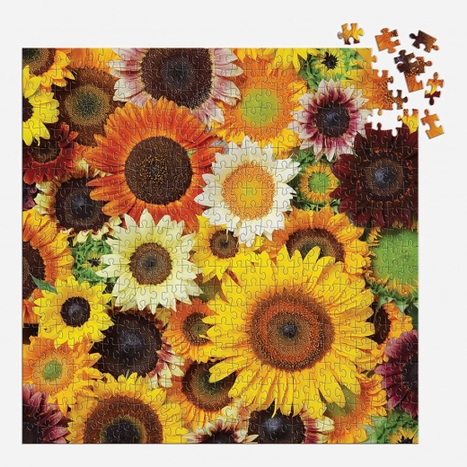 Precise cuts and a matte finish for smooth puzzling