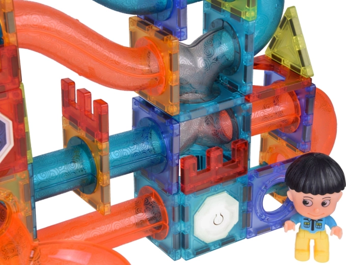 Светещо трасе за топчета, което забавлява и обучава