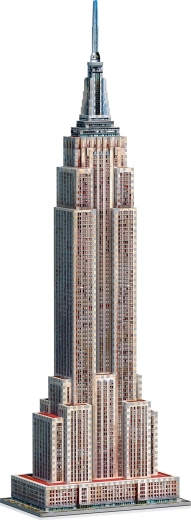 Модел на Empire State Building с височина над метър