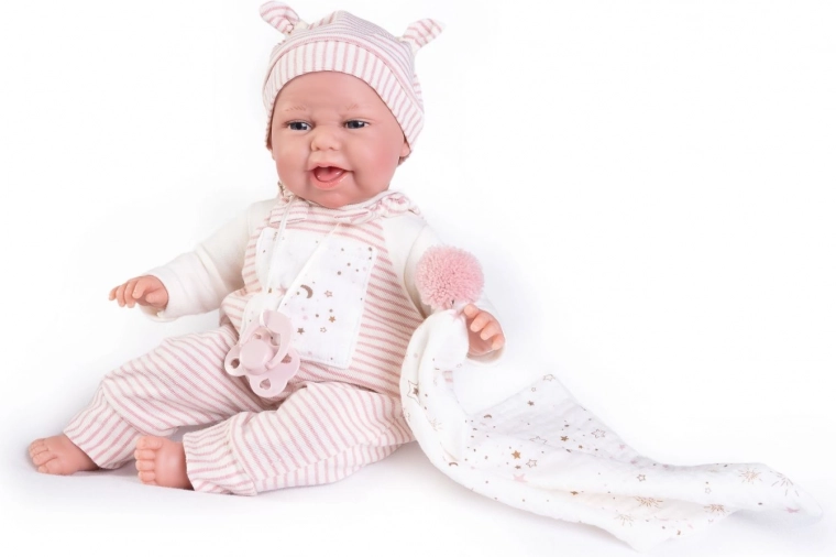 Детайлна изработка на лицето и аксесоарите