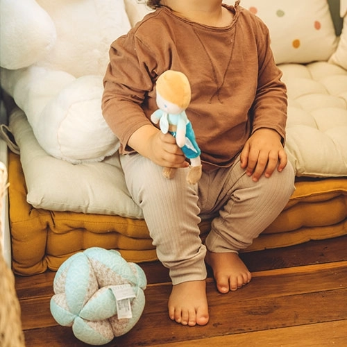 Лекичка кукла за малка ръчичка