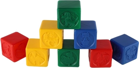 Креативно строене с цветни кубчета