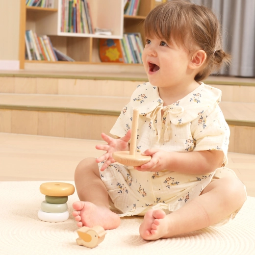 Безопасна дървена изработка за малки ръчички